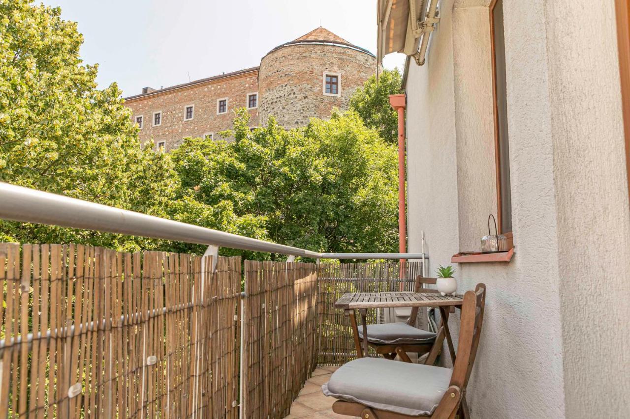 Castle View Apartment With Free Parking Bratislava Eksteriør billede