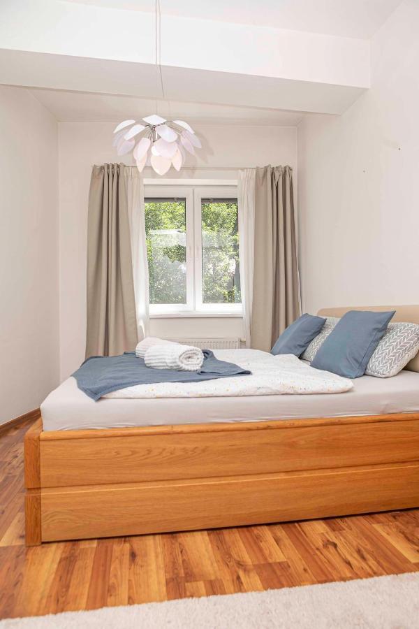 Castle View Apartment With Free Parking Bratislava Eksteriør billede