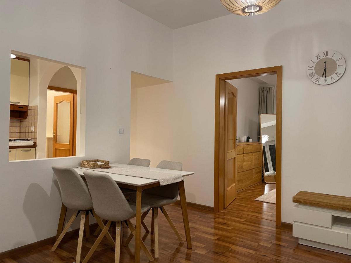 Castle View Apartment With Free Parking Bratislava Eksteriør billede